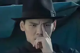 武打硬汉转型女装大佬，向佐怎么“癫”成这样了？图片