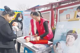 企业设置“妈妈岗” 巾帼家政进社区图片