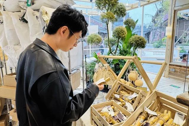 肥肠粉必须配军屯锅魁·····这对CP太好磕