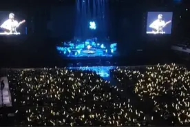 30秒｜今晚“歌手”在成都！李宗盛演唱会上演“超级混响”现场图片
