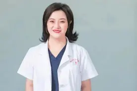 孩子牙齿意外脱落，不要冲洗不要擦图片