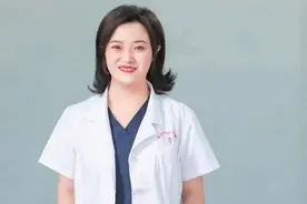 孩子牙齿意外脱落，不要冲洗不要擦图片