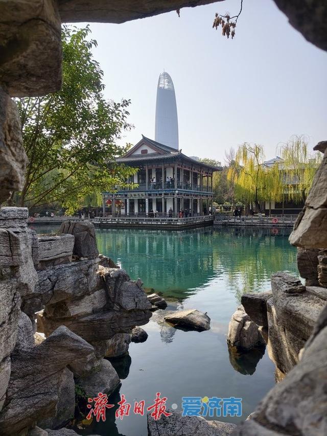 一年四季 泉在济南丨初冬时节，五龙潭公园色彩斑斓景致如画