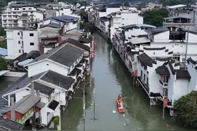 洪水过境广西桂林后，漓江等待重新清澈见底图片