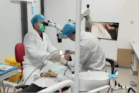 宝鸡市中医医院：妙龄少女10年牙痛难根治，口腔显微新技术一招解决！图片