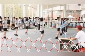 体育中考临近，“神鞋”有助提分？老师提醒：科学训练才是关键！图片