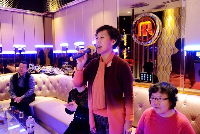 银发族“唱主角”， KTV迎来“第二春”