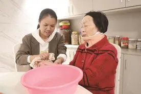 邓小芬：孝敬公婆好儿媳图片