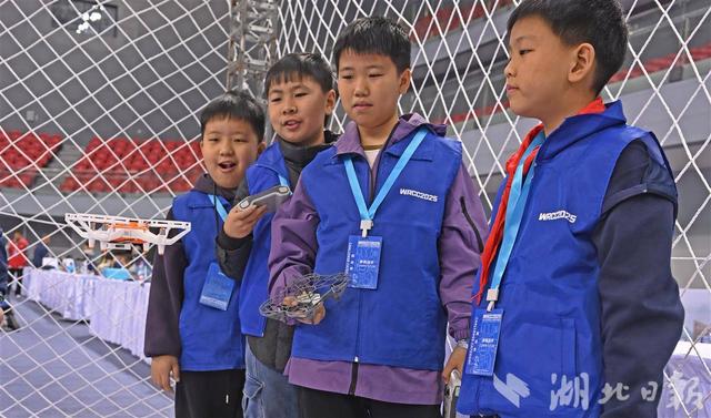 万名科技少年逐梦“机器人奥运会” 2025世界机器人大赛宜昌锦标赛开幕