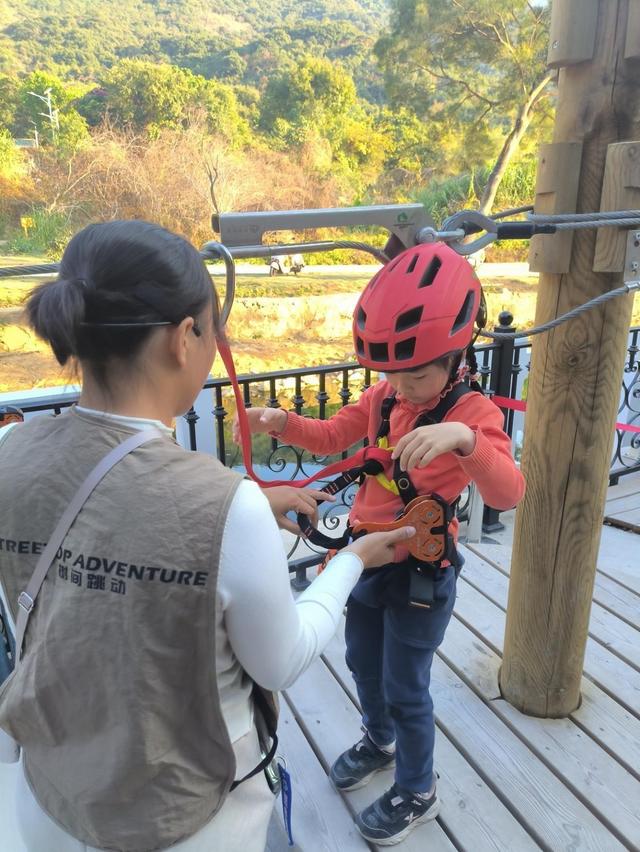 风穿林叶绳渡树间 龙岗园山这片营地邀您体验“飞檐走壁”