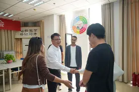 沪疆情深，七猫网络作家向巴楚县图书馆捐赠实体书图片