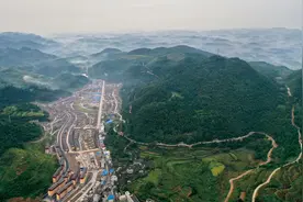 湖南凤凰新“千户苗寨”图片