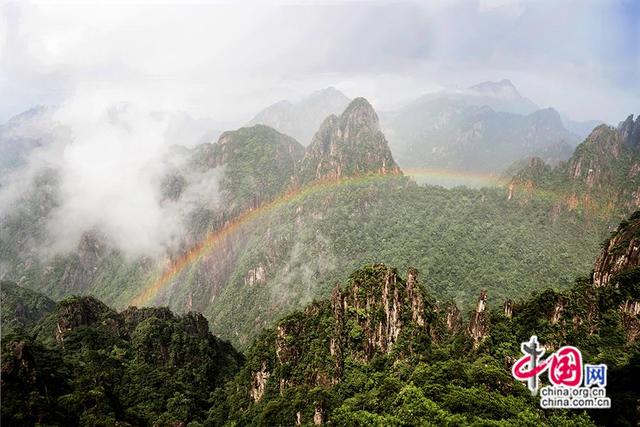 只有一个黄山：当彩虹邂逅黄山，美成这个样