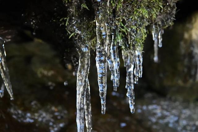 【丽江分享】冬至时节，丽江这些玉雕冰挂， 晶莹剔透如钻石！