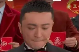 2024央视春晚最搞笑瞬间出炉！他的扑克牌没对上图片