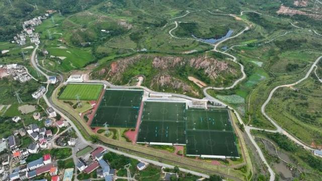 荒坡秃岭“长出”生态公园