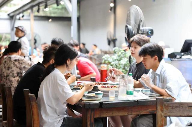 金秋十月去哪儿 万千气象成都行｜央视点赞！就爱这一口“成都味”