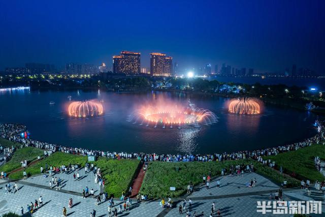 青岛西海岸“水光盛宴”开启夜游新模式