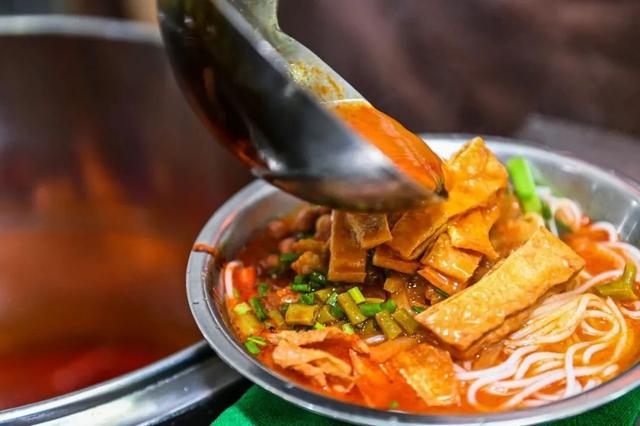 藏不住了！今天要开心，日子“基础”，柳州就“不基础”！