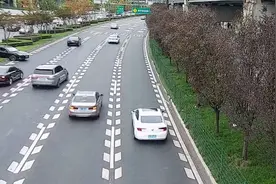 成都三环主路惊现隔离带掉头！原来是.......图片