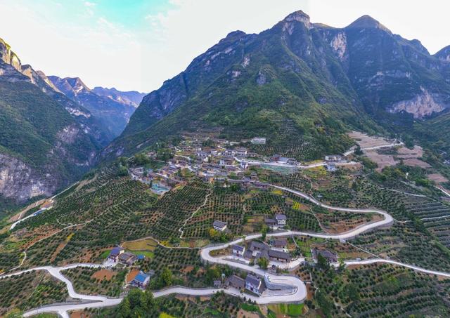 “泛下庄”旅游公路入选全国“最美回乡路”典型案例