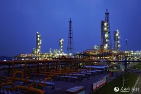 中石油首个新型采气管理区年产油气超300万吨图片