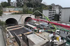 假日坚守筑通途——象山隧道拓宽改造工程现场见闻图片