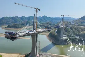 和襄高速公路六安段全力冲刺通车目标图片