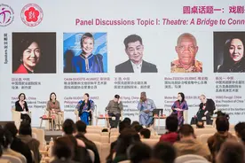 国际剧协喀麦隆中心主席：表演场所是天空，星星作为灯光图片
