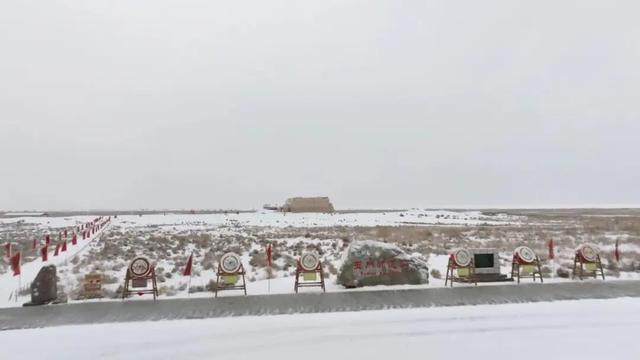 美翻了！敦煌迎来今冬首场降雪