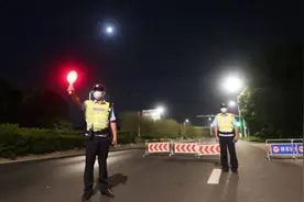 已刑拘！男子酒驾遇卡逆行上高架逃逸，与一汽车发生碰撞后又逃逸图片