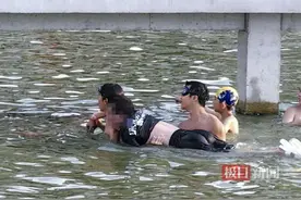 14岁少年发现水里不对劲，救下一条命！图片