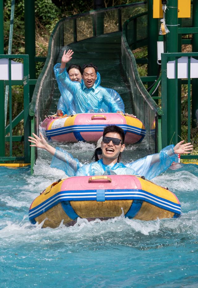 避暑游人气火爆！光雾山旅游区接待游客同比增长94.4%