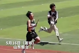 高校运动会上摄影师有多拼 网友：摄影师的速度与激情！图片