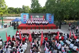 休宁县：举行“成人礼”仪式让“青春起航”图片