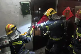 深夜老人家中起火！18分钟生死救援没有一个环节掉链子图片