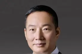 冲上热搜！代表建议：火车票免费改签2次，航班起飞前7天以上免费退改图片