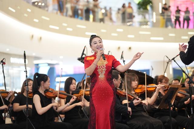 国庆中秋双节同庆，iapm商场打造“奇幻世界”艺术盛宴点燃消费热情