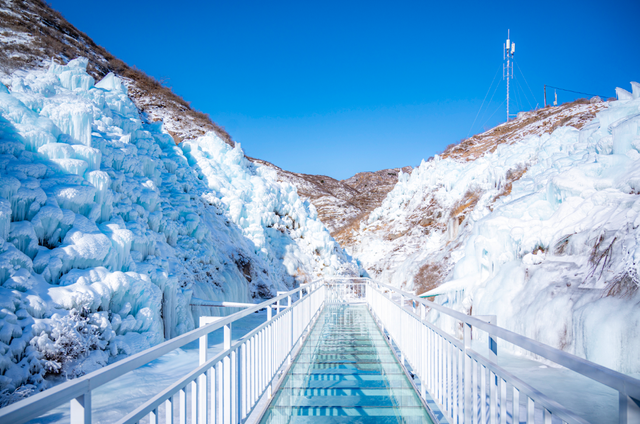 出片率100%！北京震撼冰瀑奇观上线，游客慕“冰”而来
