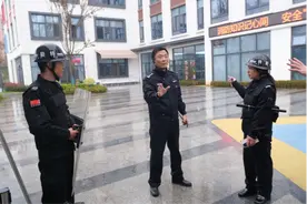 仰义派出所组织开展校园安全模拟演练图片