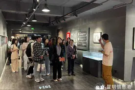 文化碰撞间寻觅共融之美 云南大学新闻学院组织留学生参观“云南新博物志-向天歌”展览图片