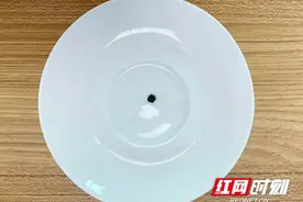 嗲嗲腹痛不止以为胃溃疡发作 结果却是胆囊结石在使坏图片