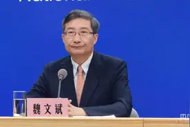 戴眼镜会让近视涨得更快？吃胡萝卜、蓝莓能改善视力？同仁医院魏文斌辟谣图片