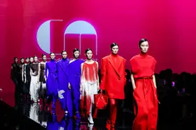 人形机器人亮相、《玩具总动员》秀展、串联博物馆剧院地标...2025秋冬上海时装周定档，多了跨界玩法图片