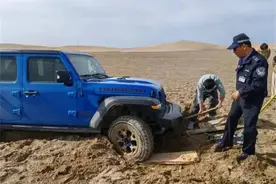 两游客自驾驶入罗布泊无人区被困！7小时自救无果弃车徒步返回图片