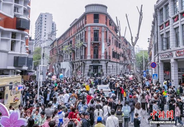 武汉老地标成新“顶流”：巴公房子续写时代新韵