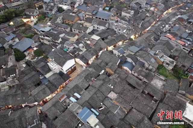 广西贺州黄姚古镇：青石板上的水墨诗篇