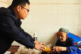 这份悉心照料，他已坚持了3年图片