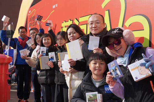 用徒步和阅读迎接新年 “黄河Walk·悦见读者”城市漫步跨年公益活动温暖启程
