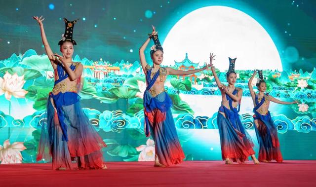 本周六锁定汤山矿坑！看免费演出逛热闹市集，2026「水韵江苏・邀您过大年」我们不见不散！